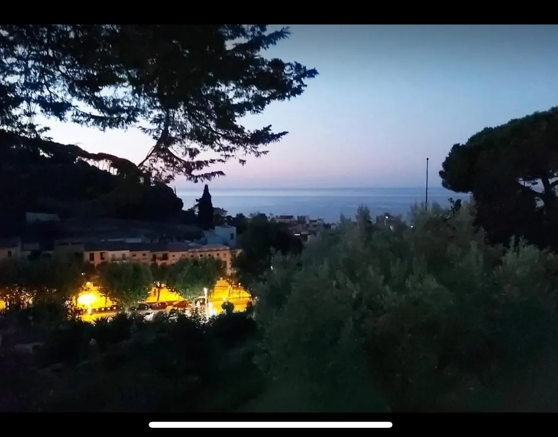 Medieval Tower & Villa By The Sea 칼데스 데스트락